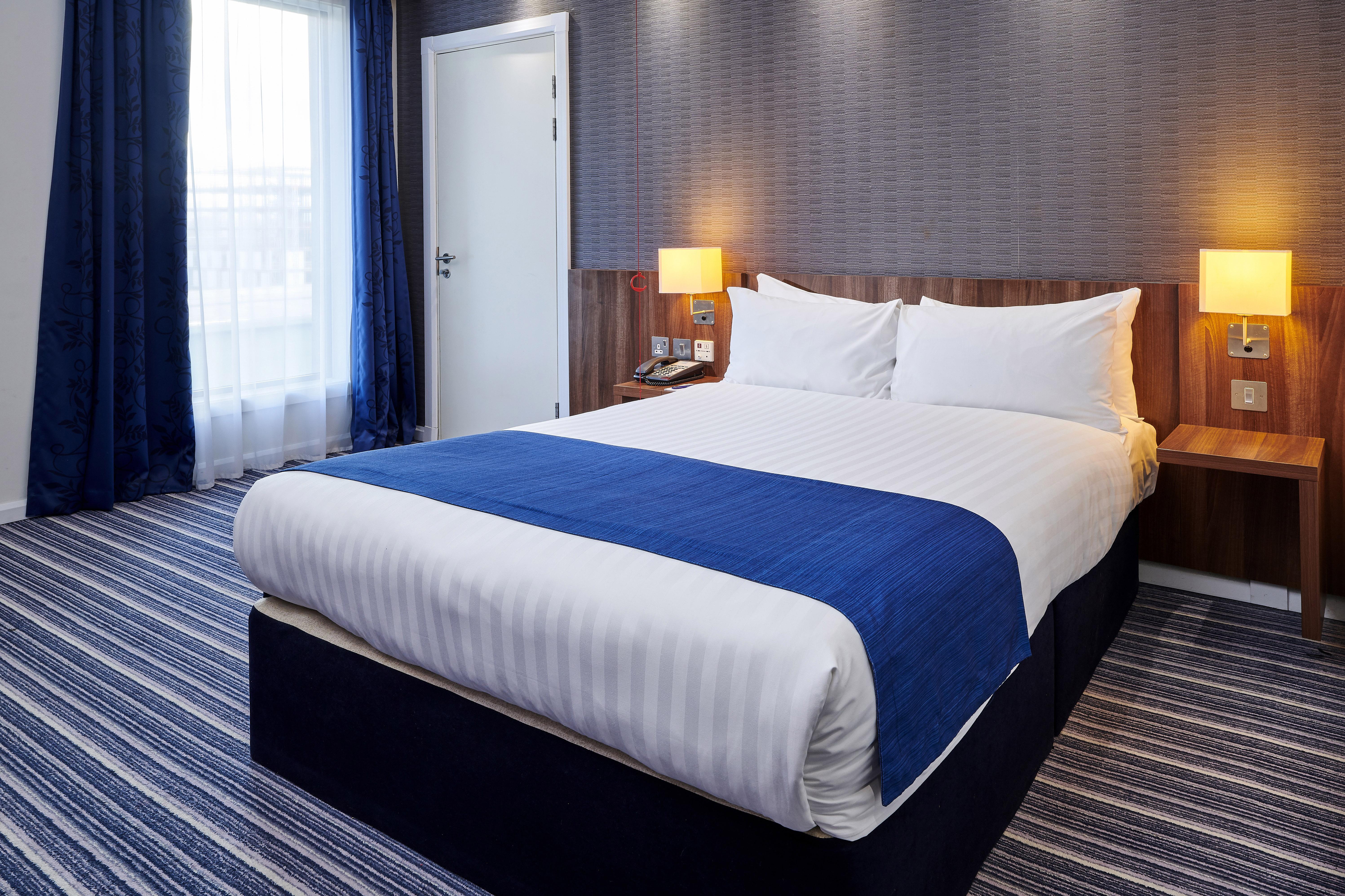 Holiday Inn Express Manchester City Centre Arena By Ihg Exterior photo