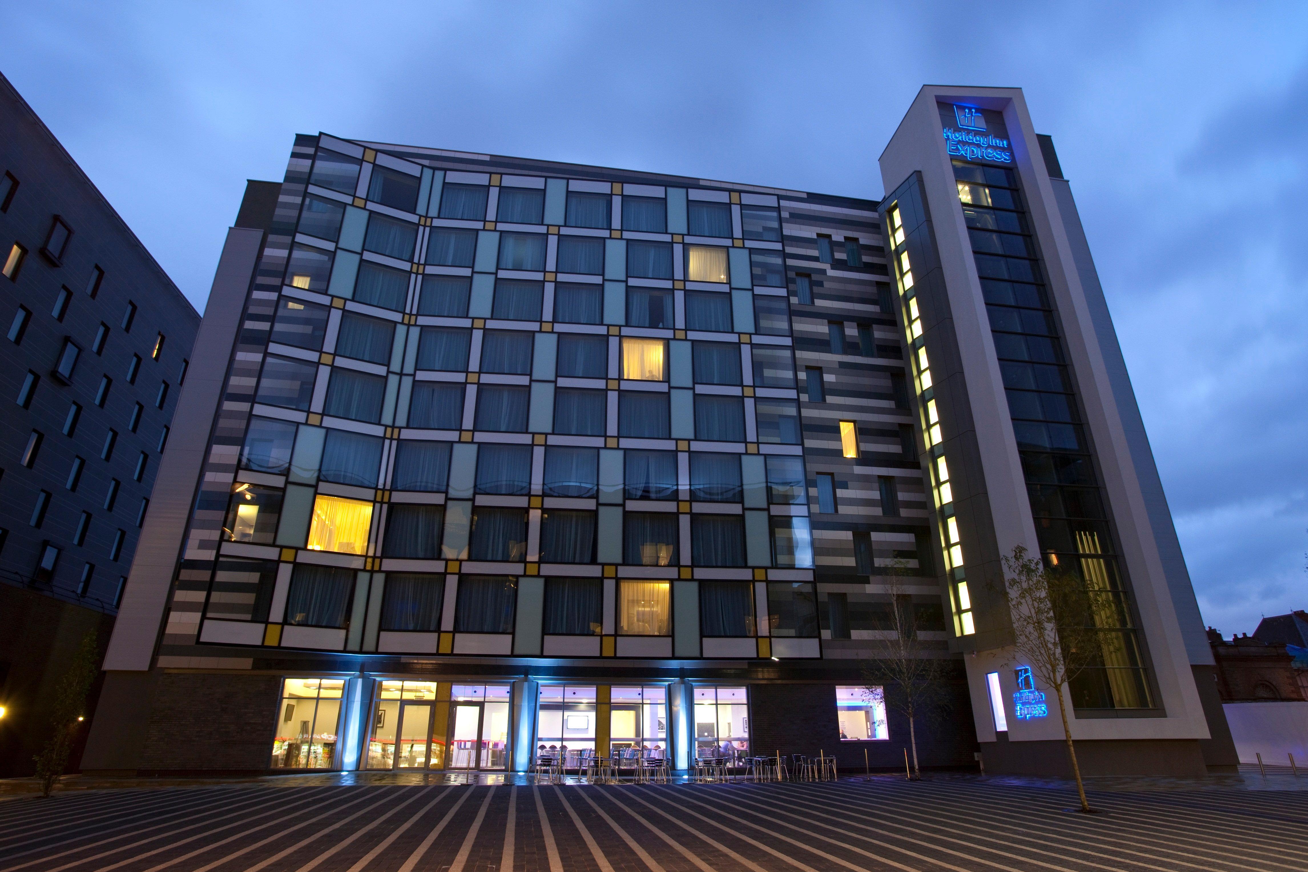Holiday Inn Express Manchester City Centre Arena By Ihg Exterior photo