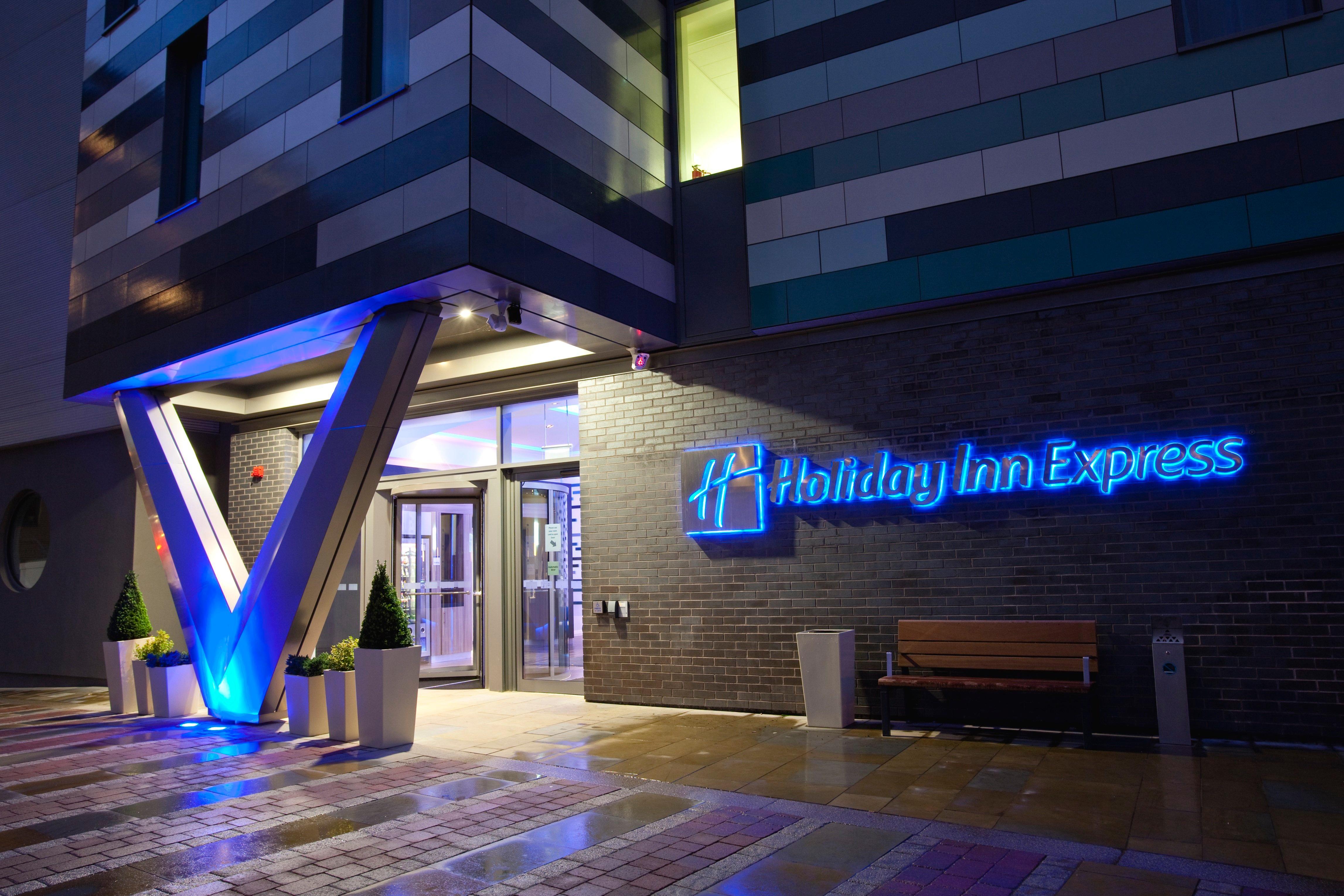 Holiday Inn Express Manchester City Centre Arena By Ihg Exterior photo
