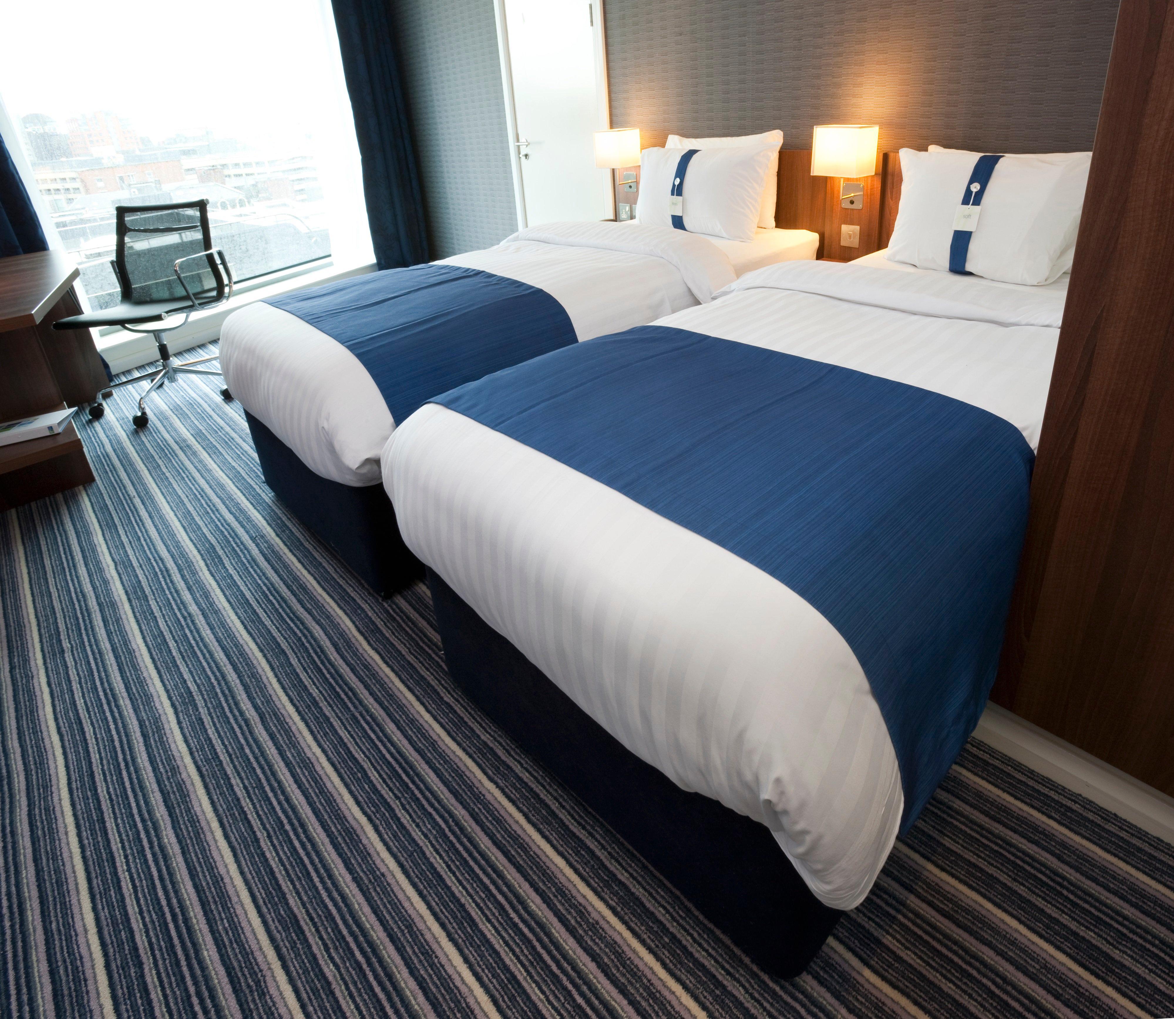 Holiday Inn Express Manchester City Centre Arena By Ihg Exterior photo