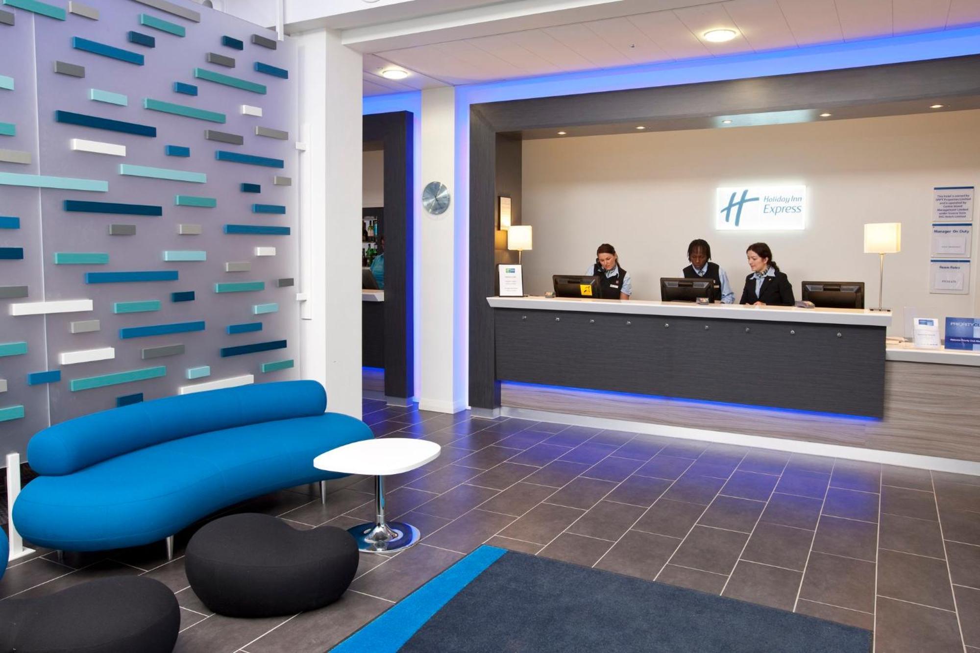 Holiday Inn Express Manchester City Centre Arena By Ihg Exterior photo