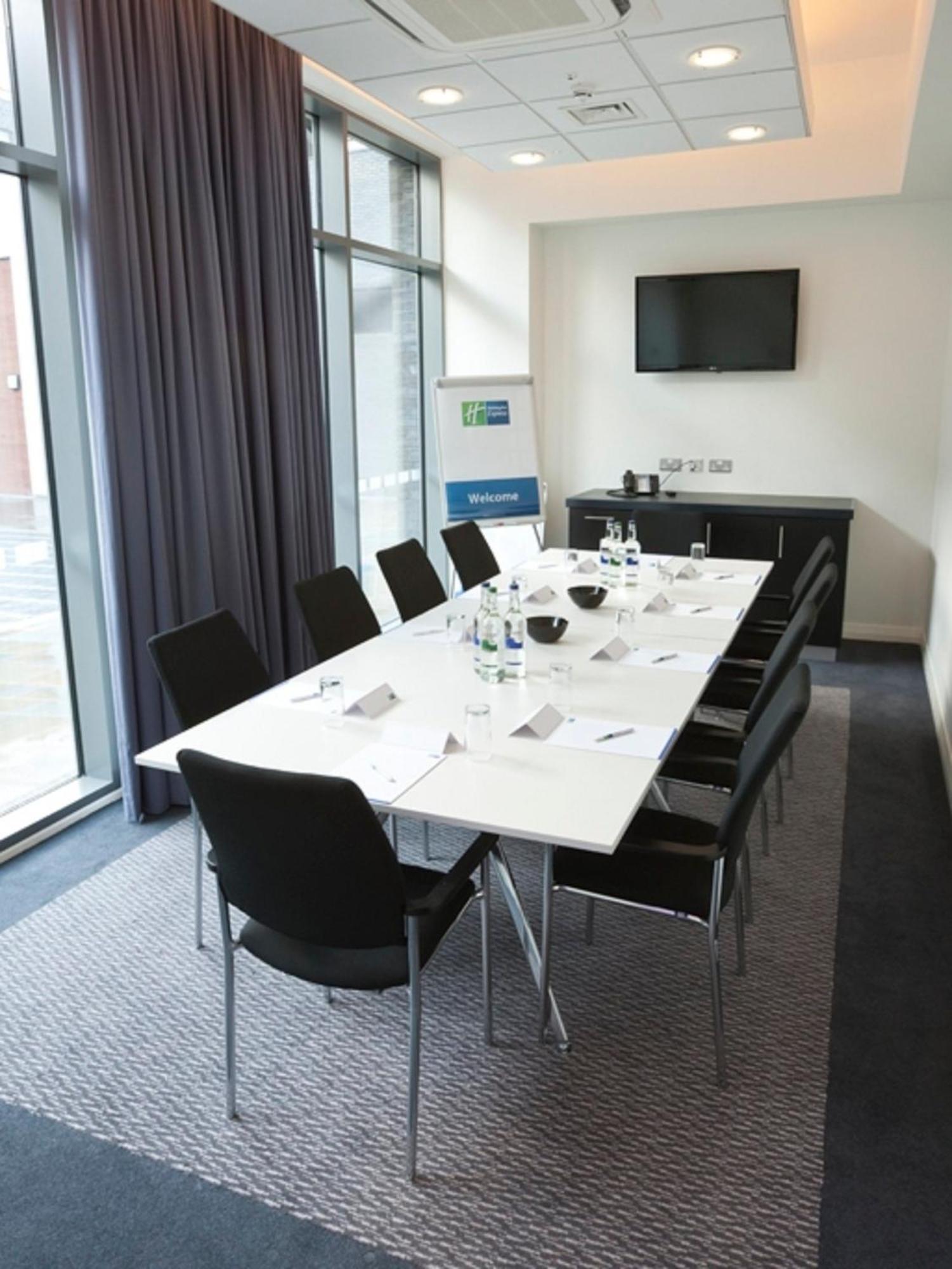 Holiday Inn Express Manchester City Centre Arena By Ihg Exterior photo