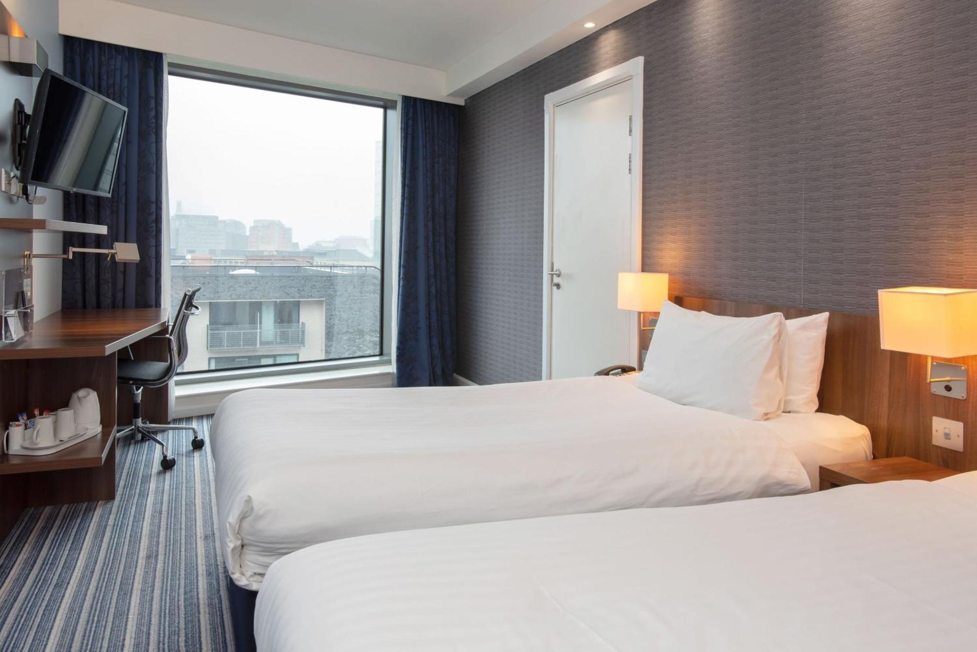 Holiday Inn Express Manchester City Centre Arena By Ihg Exterior photo