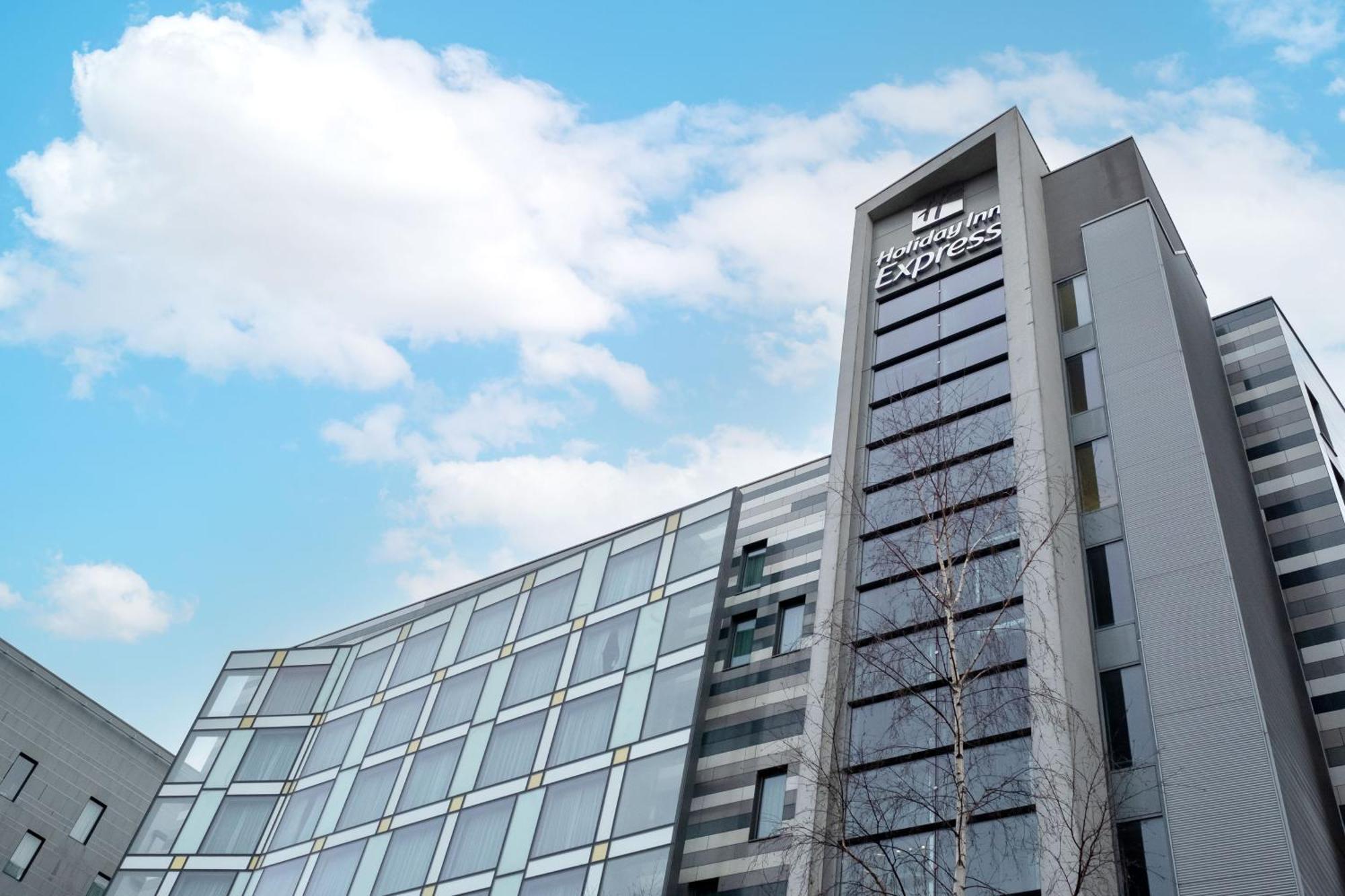 Holiday Inn Express Manchester City Centre Arena By Ihg Exterior photo