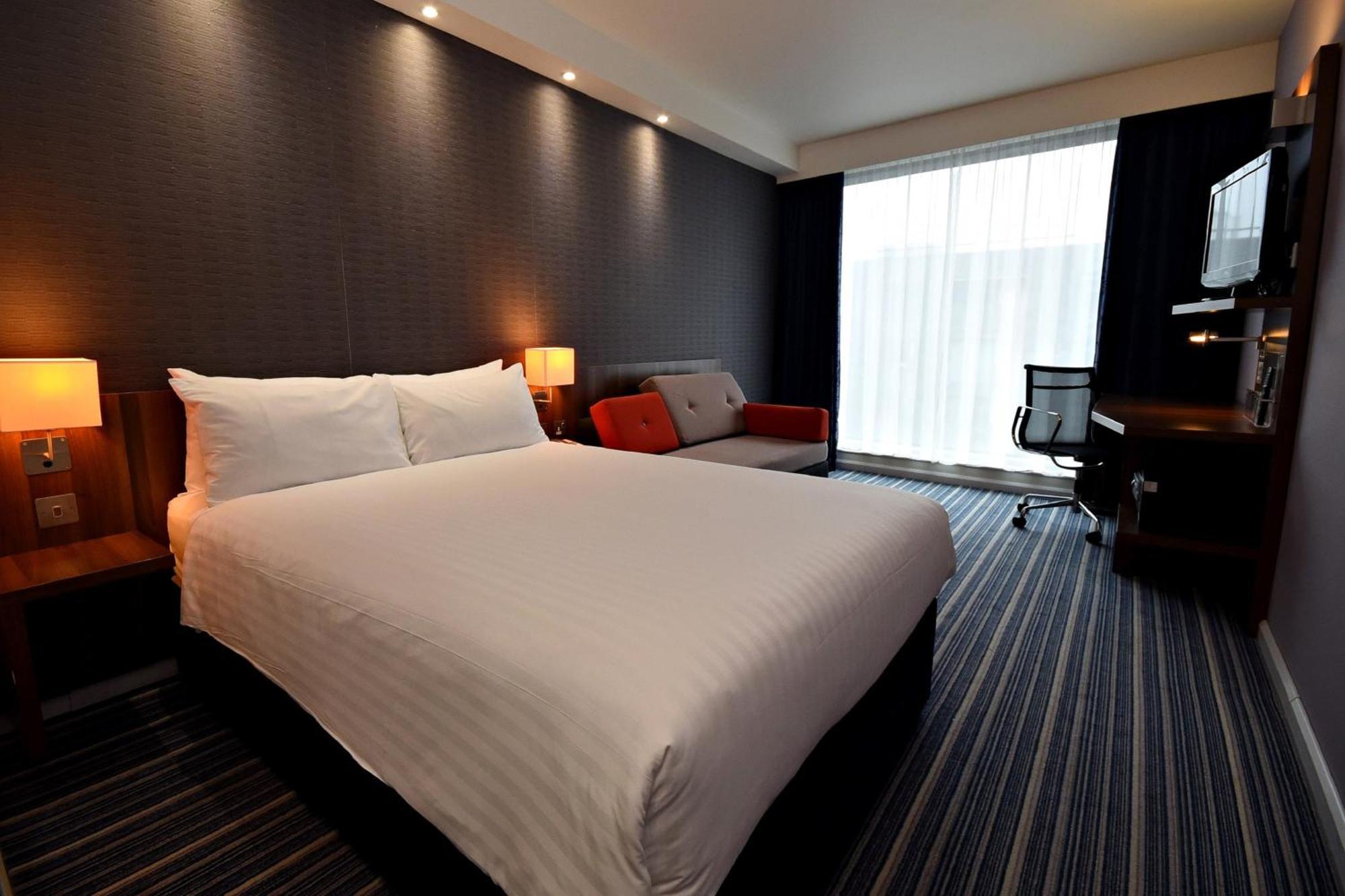 Holiday Inn Express Manchester City Centre Arena By Ihg Exterior photo