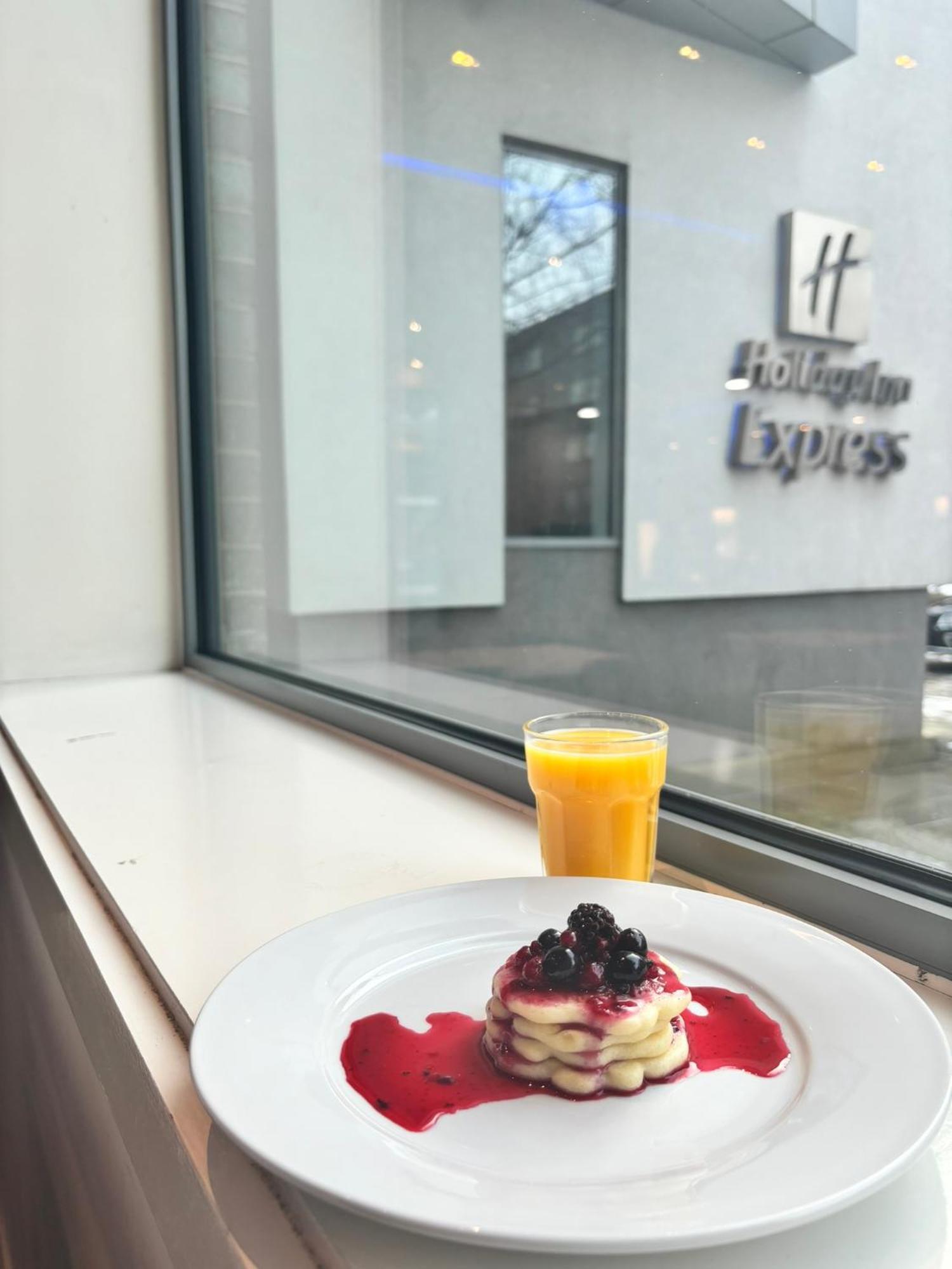 Holiday Inn Express Manchester City Centre Arena By Ihg Exterior photo